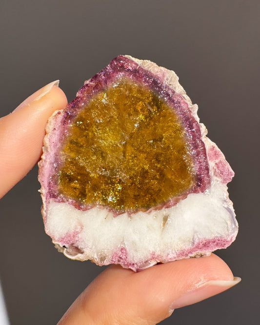 マルカン産トルマリンスライス① ~Tourmaline & Cleavelandite~