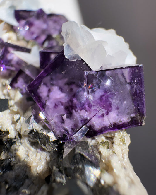 ヤオガンシャン産フローライト、カルサイト＆パイライト ~Fluorite, Calcite, Pyrite~